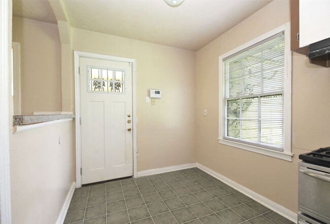 Building Photo - 5137 Chennault Rd