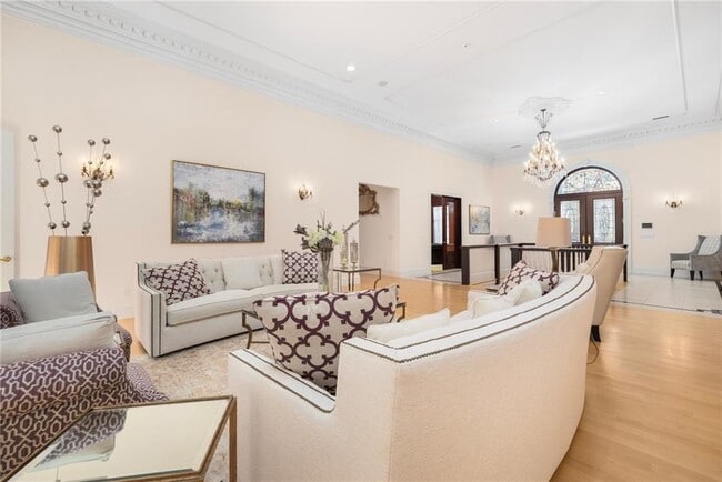 Building Photo - 524 Tillinghast Rd