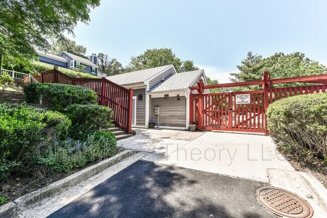 Building Photo - 2911-D S Woodstock St