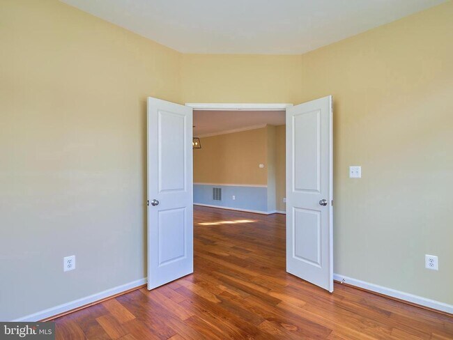 Building Photo - 41625 Broxbourne Terrace