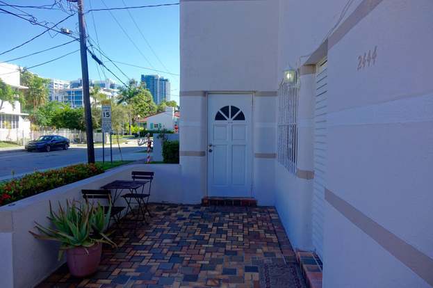 Building Photo - 2444 Flamingo Pl