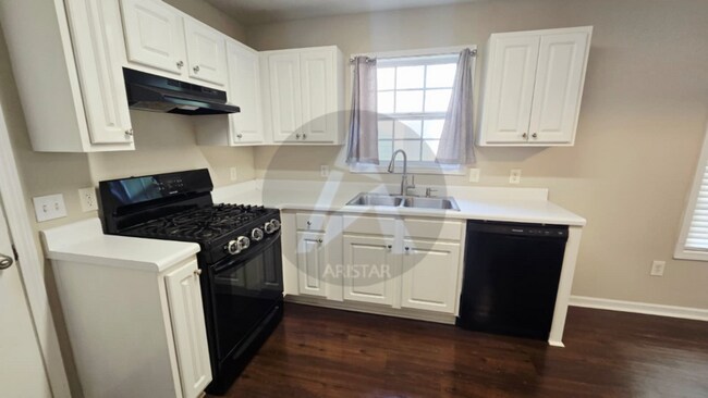 Building Photo - 2624 McGuire Dr