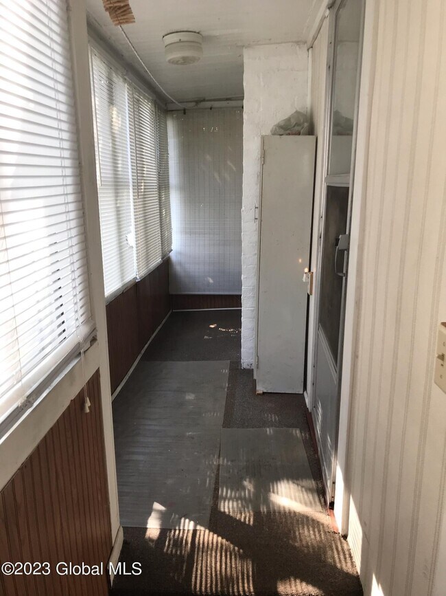 Building Photo - 354 4th Ave