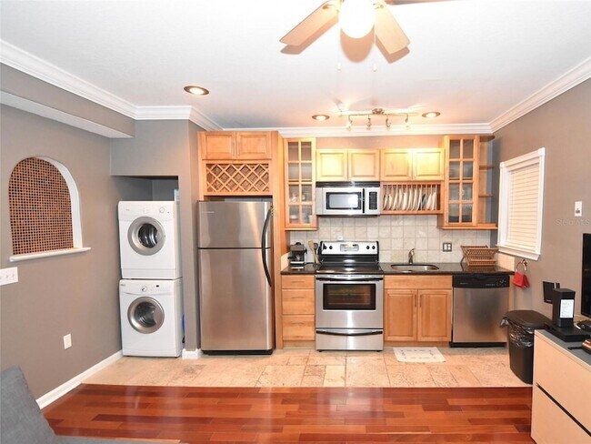 Building Photo - 201 6th St S