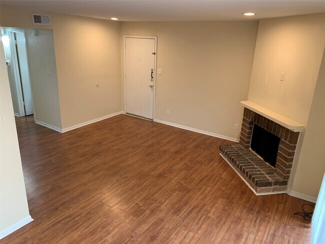 Building Photo - 16111 Aspenglenn Dr
