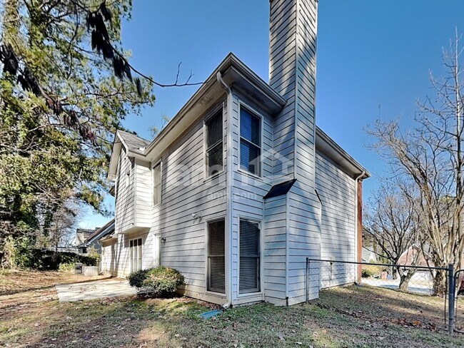 Building Photo - 285 Thornbush Ln