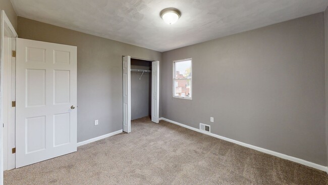 Building Photo - Renovated 2 Bed /1 Bath Single Family Home...