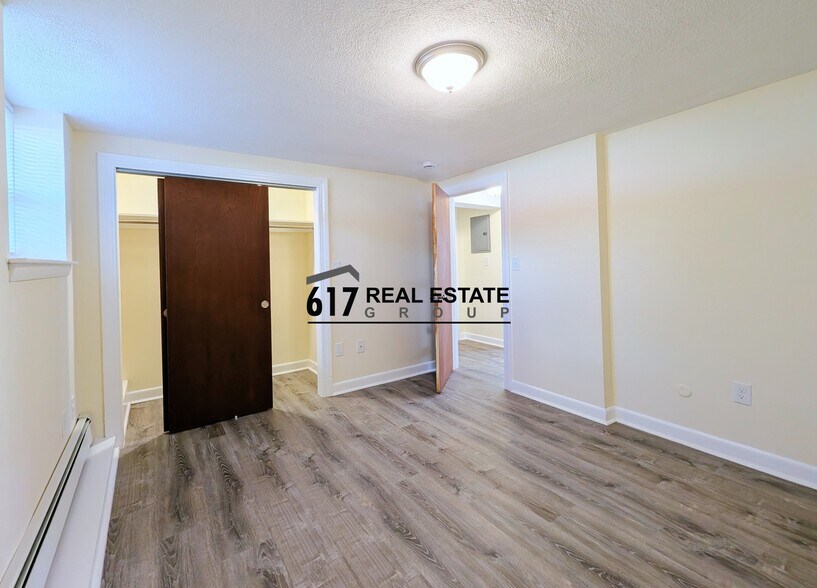 Building Photo - 176 N Beacon St