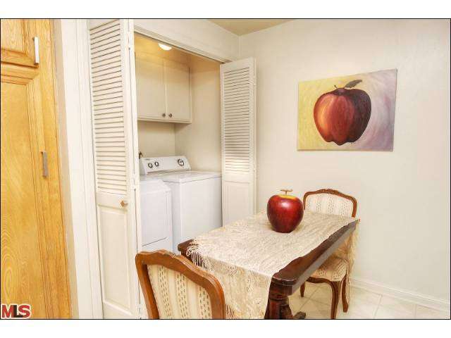 Kitchenette with washer/dryer - 10475 Eastborne Ave