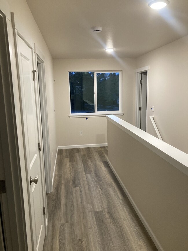 Building Photo - 1812 S 250th St