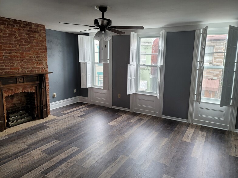 Living room - 3932 Howley St