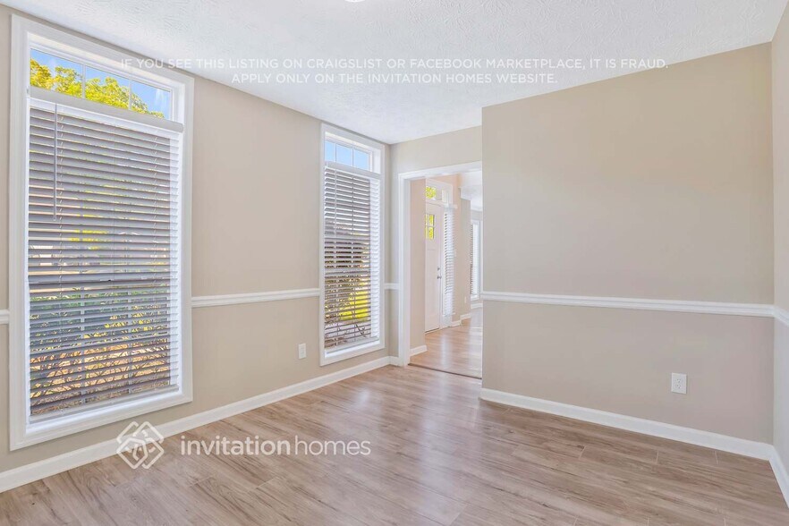 Building Photo - 612 Lone Oak Ct