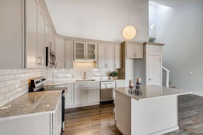 Building Photo - Beautifully Remodeled 3 bedroom Townhome in the Pinery.