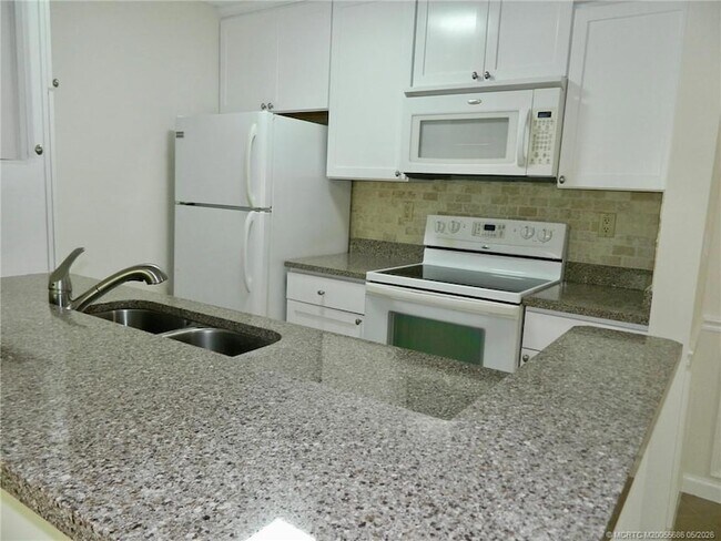 Building Photo - 2506 SE Anchorage Cove