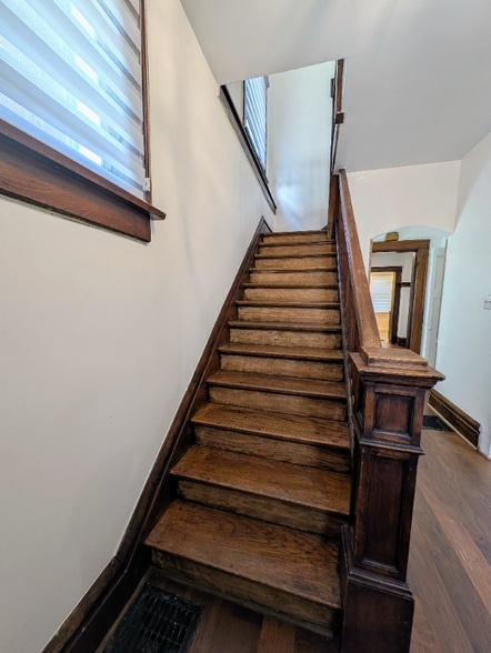 Building Photo - 890 Linwood Ave