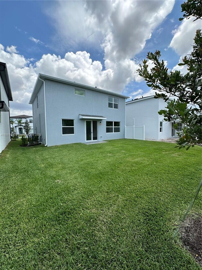 Building Photo - 7262 Lenora Ln