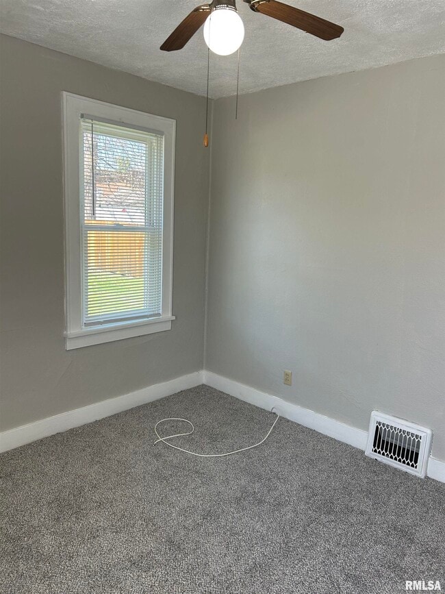 Building Photo - 405 Keller St