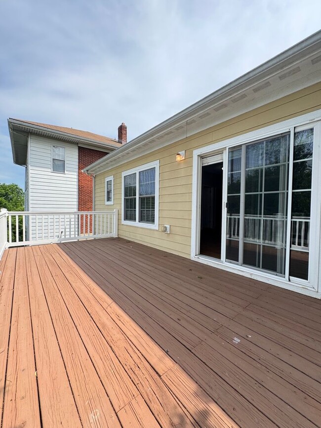 Building Photo - Updated and Spacious 3BR 2Bath House for rent