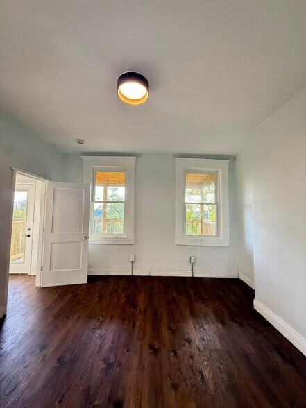 Building Photo - 39 E Clifton Ave