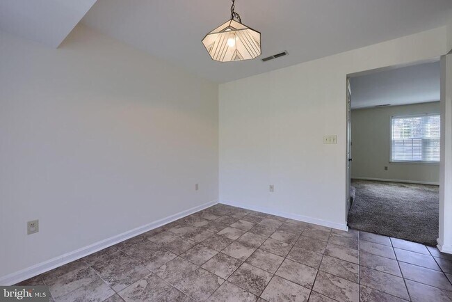 Building Photo - 1902 Pin Oak Dr