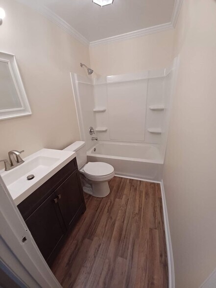 Building Photo - 105 Peach Dr