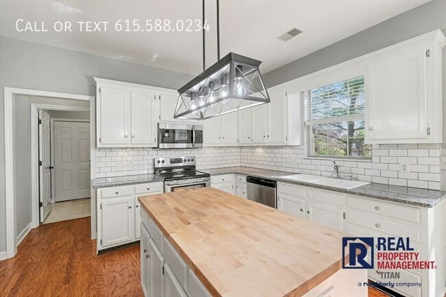 Building Photo - 205 Seneca Ct