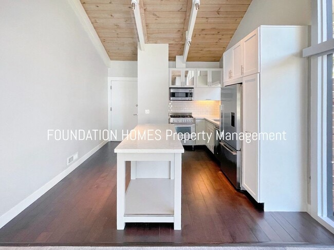 Building Photo - VIDEO - Live off a Marina - High-End Finishes - Balcony - FOUNDATION