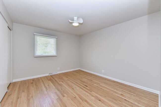 Building Photo - 5S480 Campbell Dr