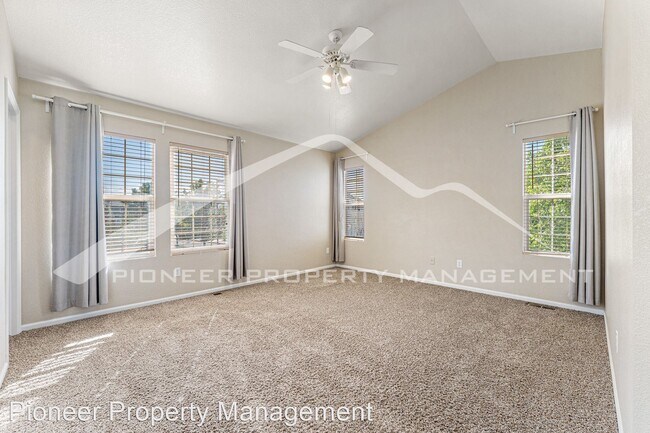 Building Photo - 3 br, 2.5 bath House - 12784 Jasmine St Un...