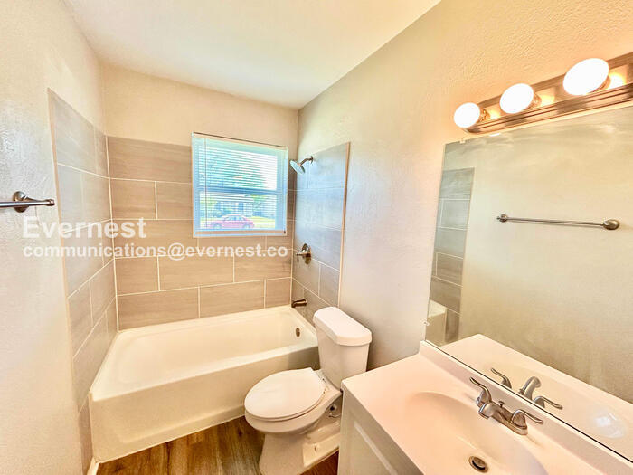 Building Photo - 6315 Silvery Moon Dr