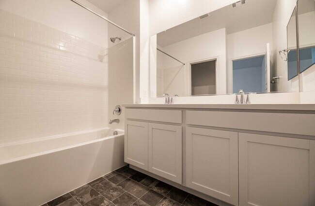 Building Photo - Modern Gated Townhome with Spacious Open Layout & Designer Kitchen!