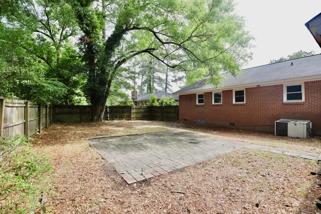 Building Photo - 807 N Guignard Dr