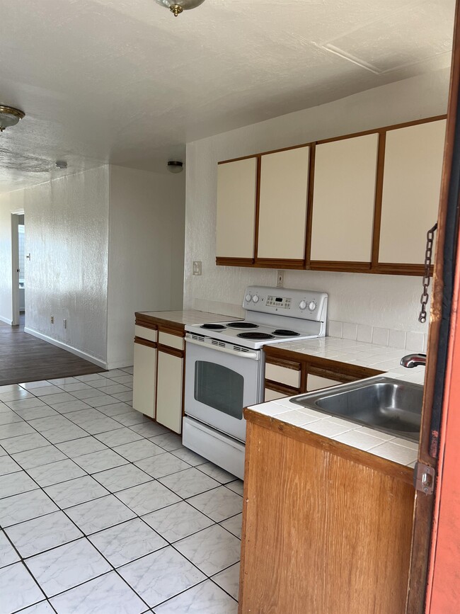 Building Photo - 731 Makiki St