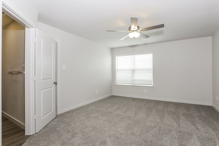 Building Photo - 201 Julian Davis Dr