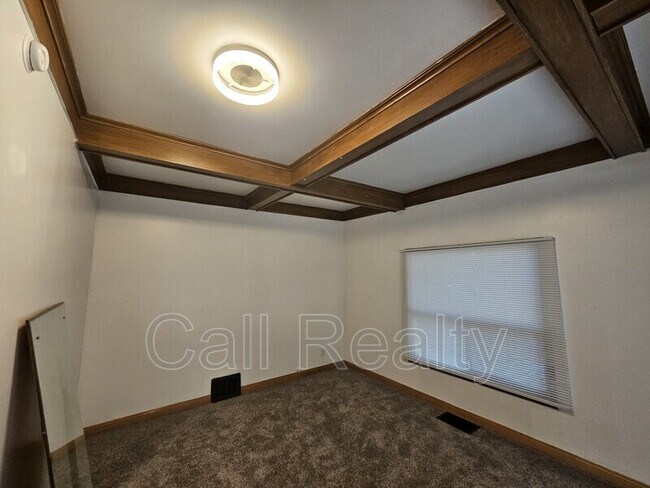 Building Photo - 12019 E Valleyway Ave