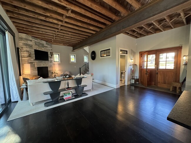 Building Photo - 57 Taconic Rd