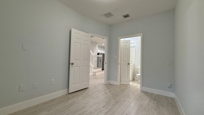 Building Photo - Spacious 3/3 Townhouse with Lake View – Sa...