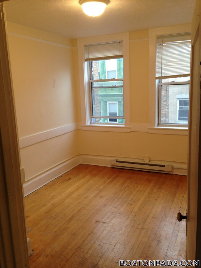 Building Photo - 161 Endicott St