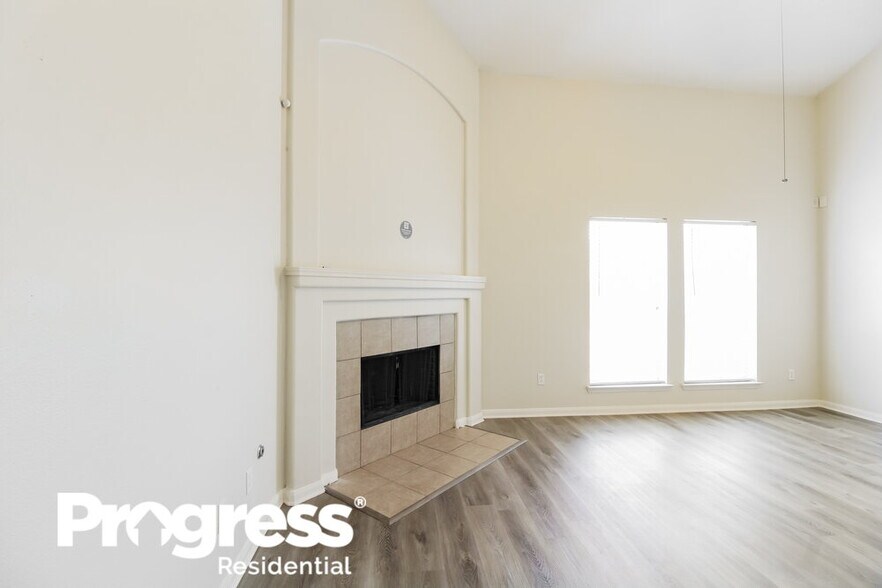 Building Photo - 10007 Barr Lake Dr