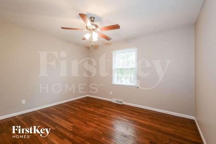 Building Photo - 186 River Valley Dr