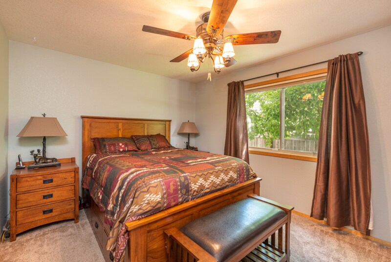 master bedroom - 2338 Moorgate Dr