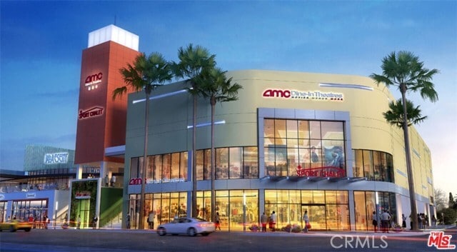 Building Photo - 4211 Redwood Ave