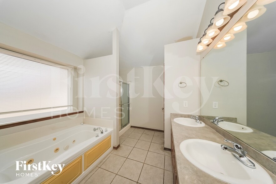 Building Photo - 1501 Meadow Run Dr