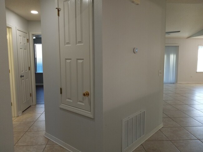 Building Photo - Large 3/2 Family Home that is Conveniently located off Blue Angel PKWY
