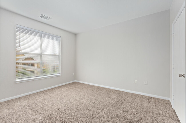 Building Photo - 6021 Castlegate Dr W