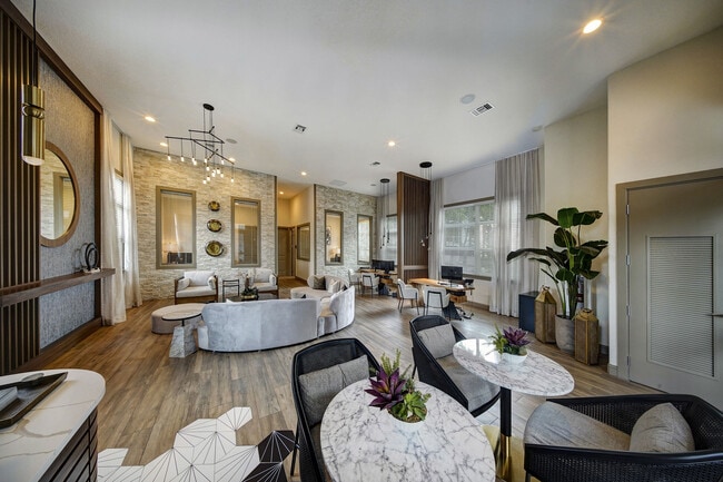 Interior Photo - 33 West