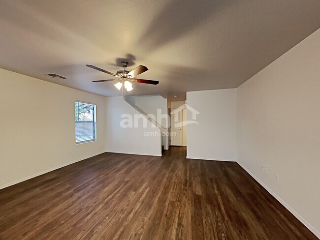 Building Photo - 2862 E Augusta Ave