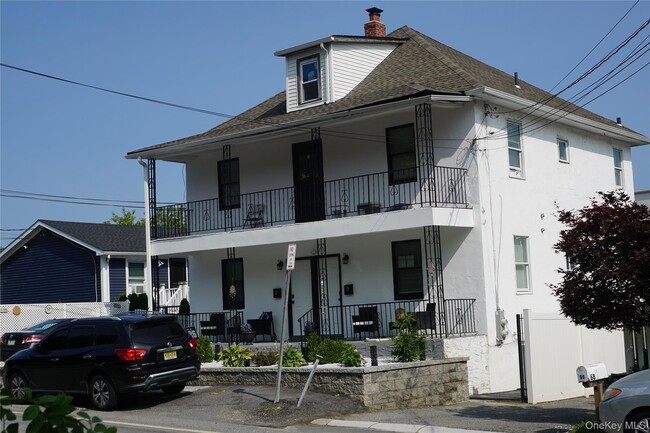 Building Photo - 70 Dobbs Ferry Rd