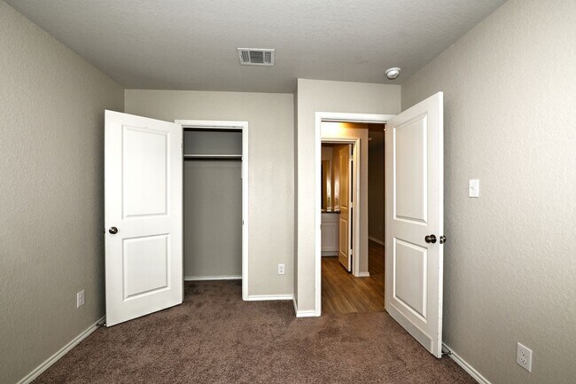 Building Photo - 7927 Dovers Den