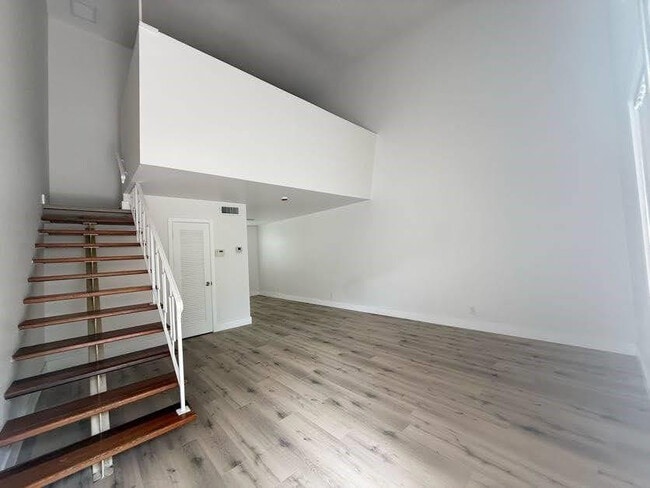 Building Photo - 811 E Broward Blvd